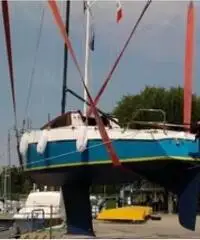 Barca a vela in legno