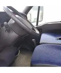 Daily con furgonatura lunga 5 metri . Capi appesi