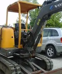 Mini escavatore volvo ec 25 anno 2006 25 quintali