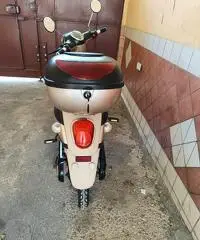 scooter elettrico da vetrina vedi foto bel modello vespa
