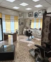 Negozio fronte strada tra arsago e somma l.do