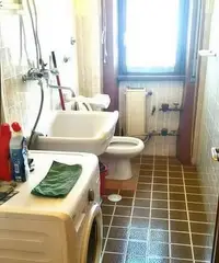 Stanza femminile brevi p., zona tribunale