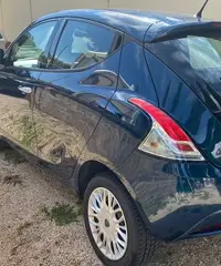Ypsilon 1.2 69 CV 5 porte km50mila NEOPATENTATI