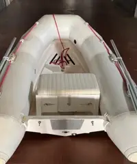 Tender chiglia rigida