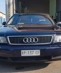 Audi A8 4.2 V 8 299 CV