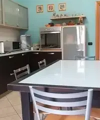 Ampio e luminoso 6 vani zona ben servita + garage