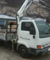 Nissan cabstar con gru bonfiglioli 3500