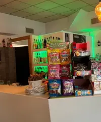 Bar si trova sul strada di forte passaggio