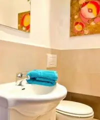 Pentavani VI piano vista mare di fronte stazione