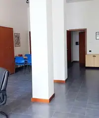 Negozio con deposito