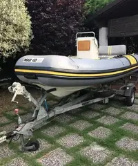 Gommone più carrello e motore