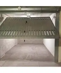 Privato affitta box auto in via D. Ferrari 4, Torino