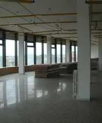 Bari Affitto Negozio 900mq