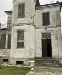 Villa stile Liberty del 1900 indipendente con giardino Alseno (PC)