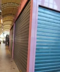 Struttura in ferro con serrande elettriche