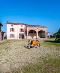 Rustico ristrutturato indipendente con parco a Fontanellato (PR)