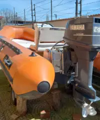 Gommone con carrello