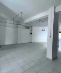 LOCALE COMMERCIALE a REDDITO