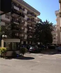 Stanza a studenti in contesto dignitoso