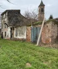 Rustico indipendente con stalla antica e giardino a Fontevivo