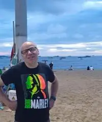 54 enne single lavoro e casa propria