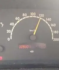 Bello e comodo Mercedes V220