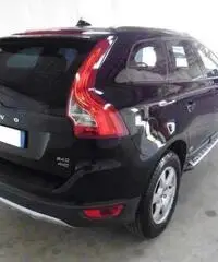 VOLVO XC60 2.4 D KINETIC AWD 163CV - Napoli