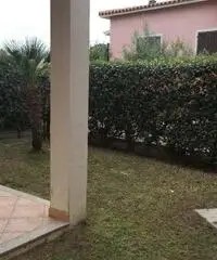 BILOCALE CON GIARDINO GOLFO ARANCI 230 METRI DA SPIAGGIA