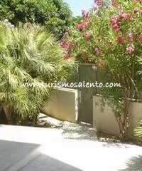 Villetta a 50 mt dal mare Baia Verde Cod.380