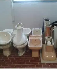 GIACENZE di lavabi, bidets, waters, vasche e piatti doccia colorati