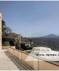 Castel Gandolfo - Villa 9 locali € 1.950.000 T902