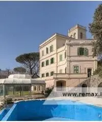 Castel Gandolfo -  Villa 9 locali € 1.950.000 T902