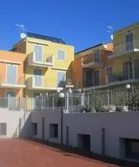 Loano-Grande Trilocale Arredato e con Posto Auto