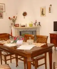 appartamento in villa giardino -box auto COD. 129