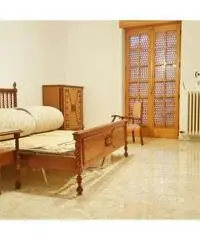 Casa singola angolare con box