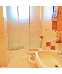 Casa singola angolare con box