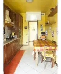 Seriate, Via D.Minzoni, AMPIO TRILOCALE luminoso- Box e cantina