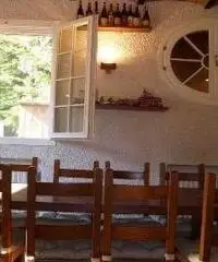 VENDESI VILLA INDIPENDENTE A CALDERINO