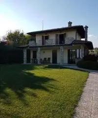 Moniga del Garda vendesi villa 5 vani 220 Mq