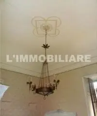 via Etnea zona borgo 4 vani+ammezzato in palazzo storico