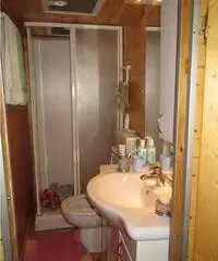 Roulotte e preingresso 3x4 m (bagno con doccia)