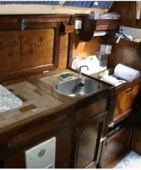 Barca a vela pronta alla boa. Pesca solo 90cm