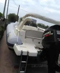 Gommone Marlin 21 con motore suzuki 150 cv