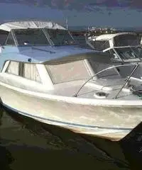 barca a motore BERTRAM 25 cabin express anno 1965 lunghezza mt 8