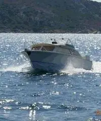 barca a motore BERTRAM 25 cabin express anno 1965 lunghezza mt 8