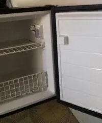 Frigorifero vitrifrigo per barca con compressore e gas