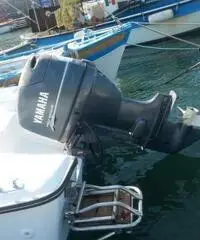 Barca Tonnetto metri 5,90 bianco motore fuoribordo Yamaha 40/60