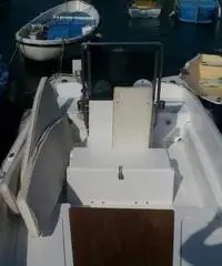 Barca Tonnetto metri 5,90 bianco motore fuoribordo Yamaha 40/60