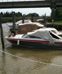 COMODA E CONFORTEVOLE BARCA A MOTORE, 6 POSTI OTTIMO STATO