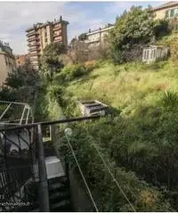 Genova Certosa vendesi appartamento di 60 mq, con due camere da letto, ingresso indipendente e bel b
